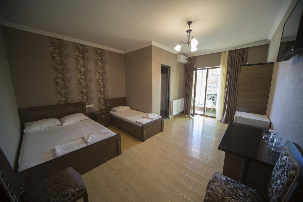 Hotel Nikala Цкалтубо Екстериор снимка