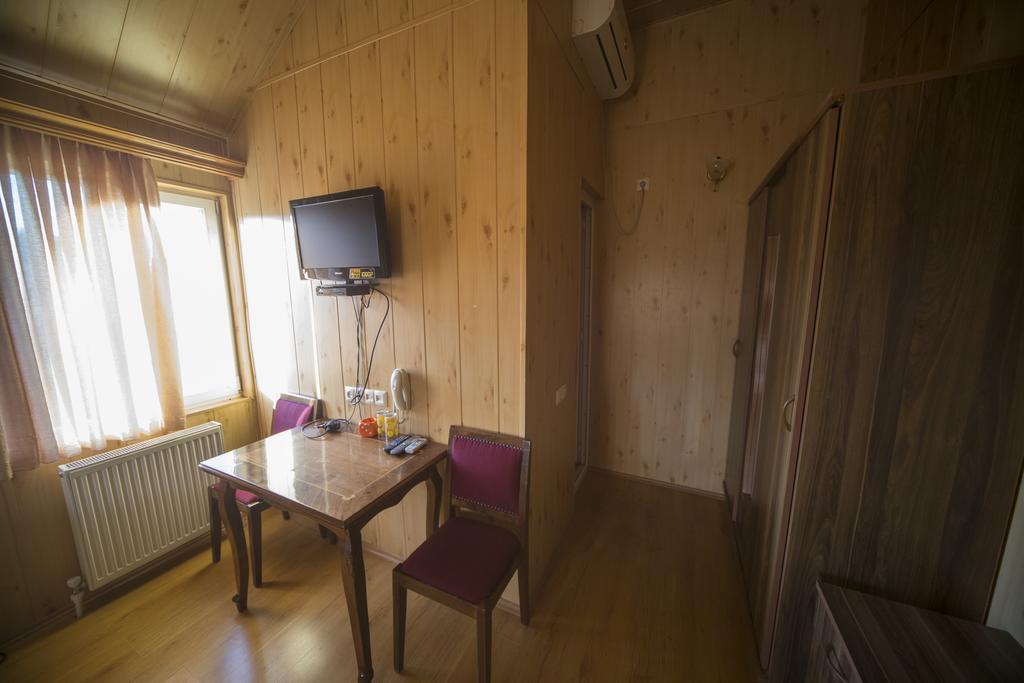 Hotel Nikala Цкалтубо Екстериор снимка