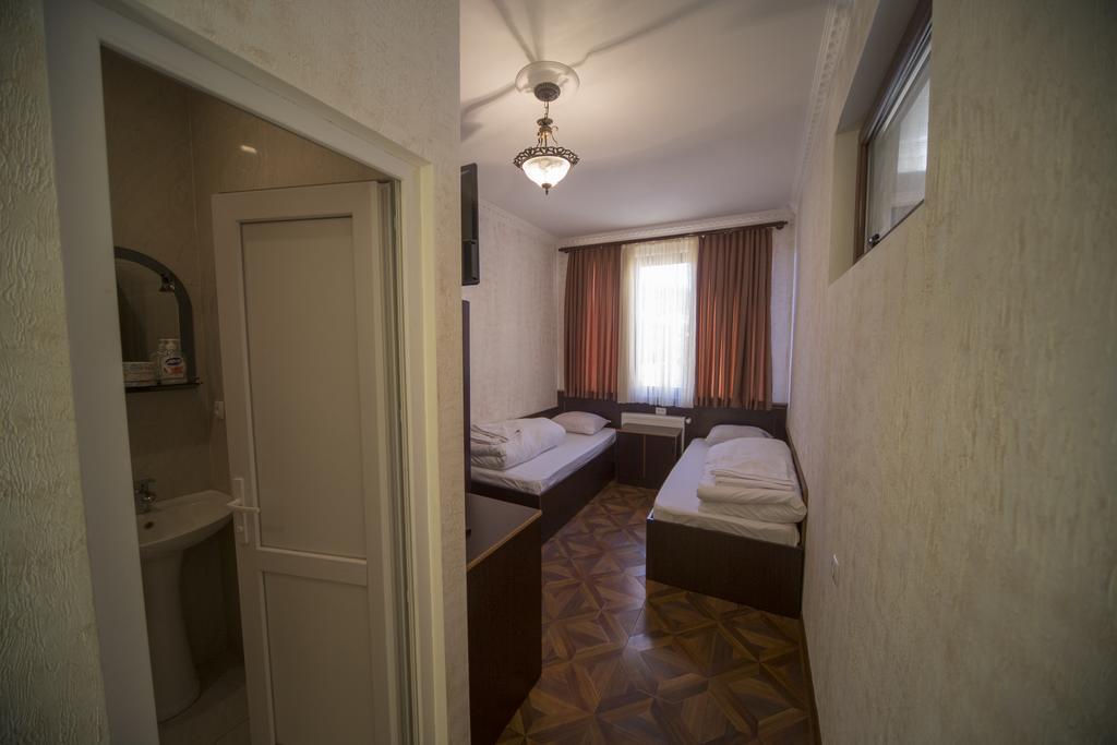 Hotel Nikala Цкалтубо Екстериор снимка