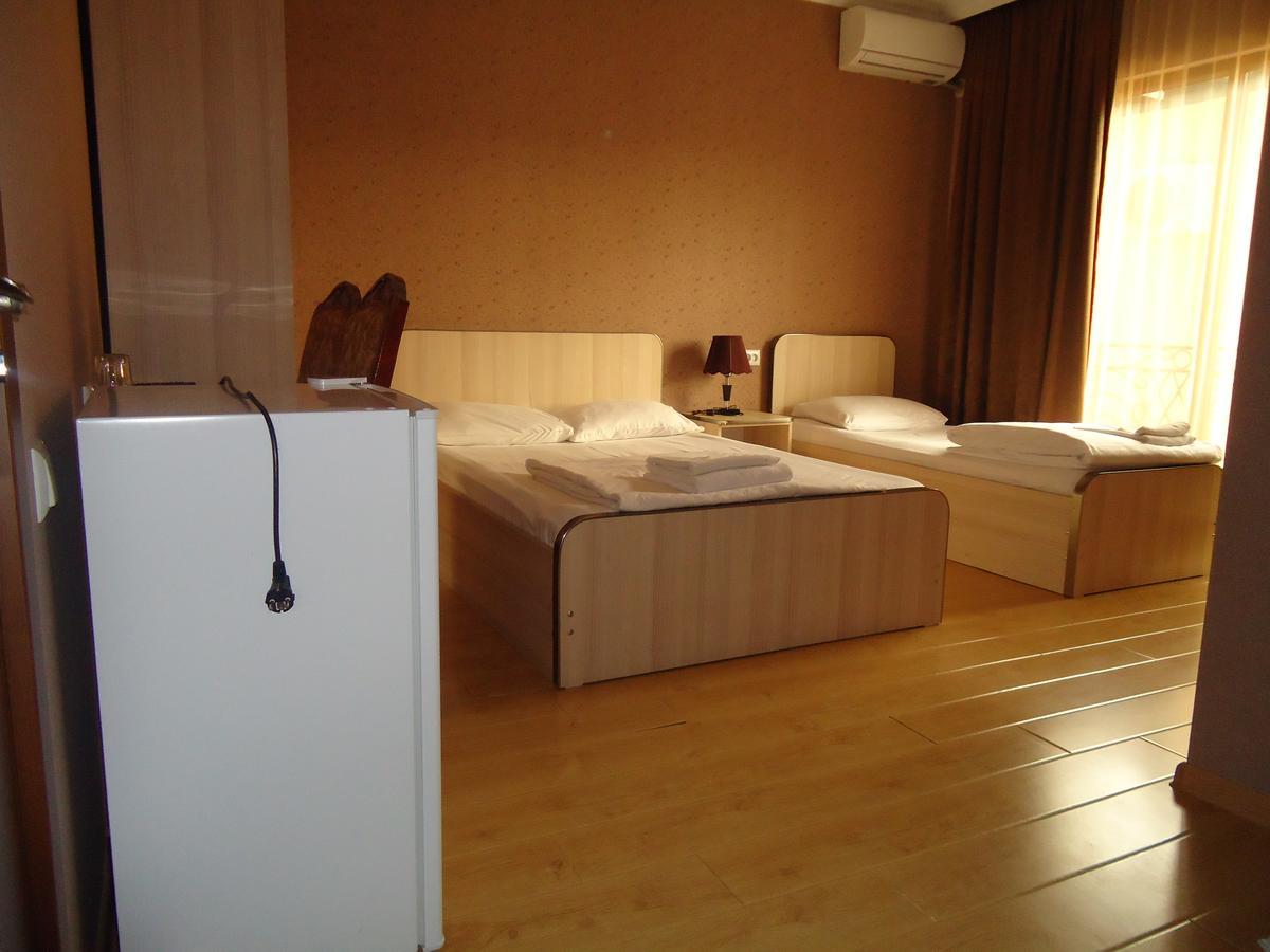Hotel Nikala Цкалтубо Екстериор снимка